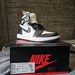 Black and white Jordan 1 trainers Size US 7