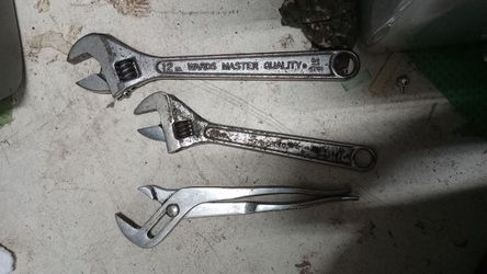3 Wrenchs
