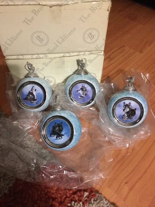 Christmas ornaments Christmas balls Wolves Bradford Exchange wolf design