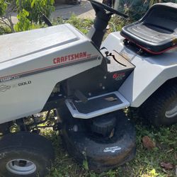   craftsman riding lawnmower 15HP and 6 speed working very good