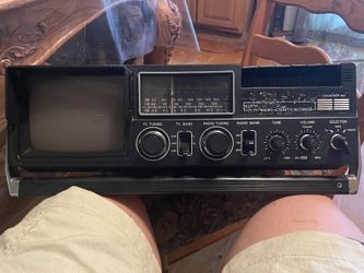 Vintage Liberty 1983 SN-500A Portable TV-Radio-Cassette Recorder