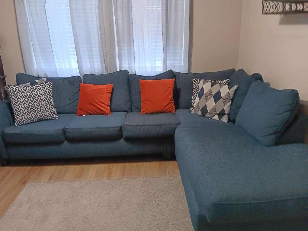Sectional/ Navy