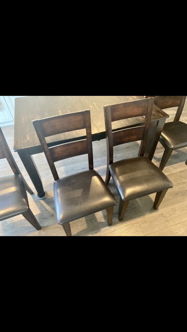 BigTable w/Four Chairs