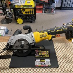 DEWALT ATOMIC 20V MAX Cordless Brushless 4-1/2 in. Circular Saw (Tool Only)