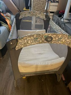 Free playpen  with mattress