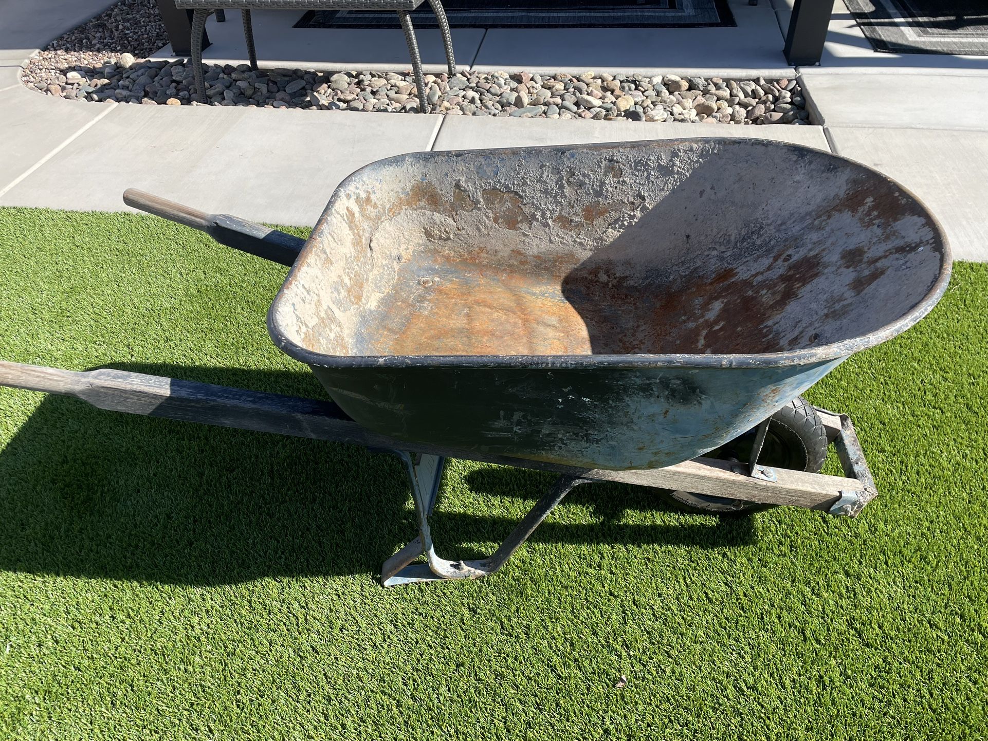 Jackson 6 Cubic Foot Wheelbarrow 