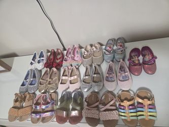 Shoes for girls ( Size 7), $5 each/ Zapatos para niña, Numero 7, $5 c/u