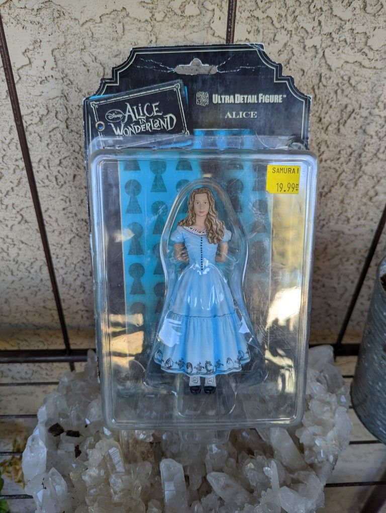 DISNEY ALICE IN WONDERLAND ALICE ULTRA DETAIL FIGURE MIP MEDICOM 2010 (Mia K.)