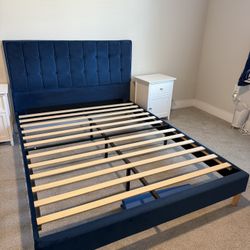 Modern Upholstered queen Bed Frame, Tufted Velvet Headboard, Low Profile Platform Bed 