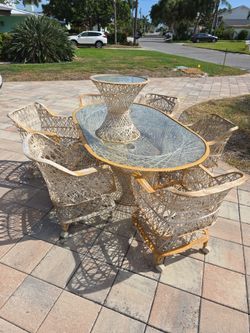 PATIO Table set.