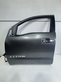 (2844) 17-19 Nissan Titan Left Front Door 16-19 Titan Xd Left Front Door 2016 2017 2018 2019