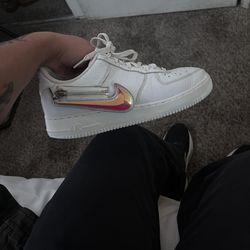 Size 9 men’s Nike swoosh airforces