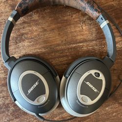 Bose Quiet Comfort 15 QC15 Noise Cancelling Headphones W/ Case