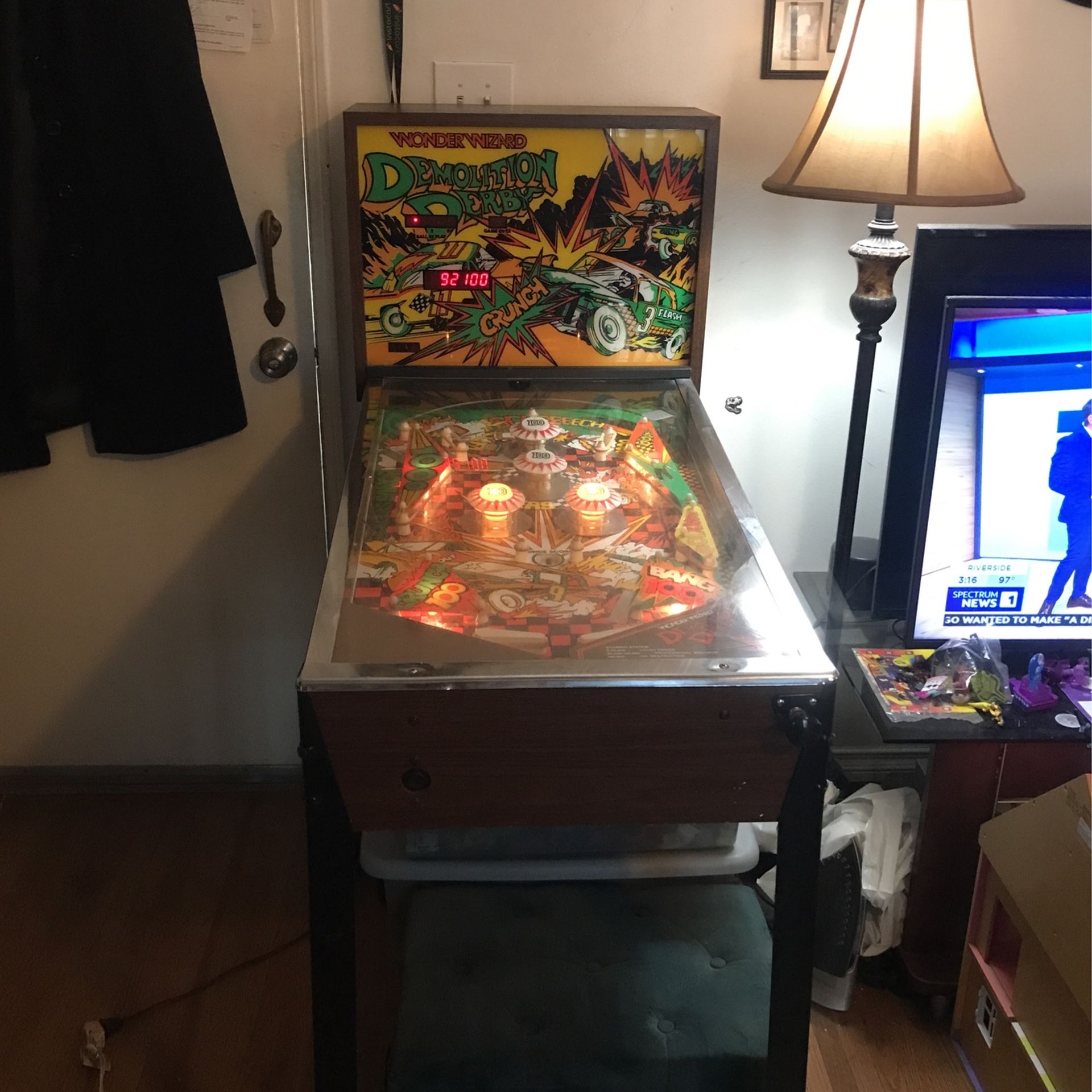 Wonder Wizard Demolition Derby Pinball Machine