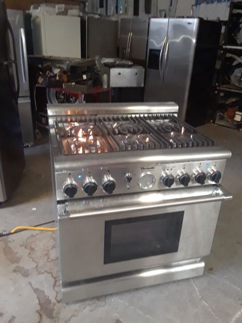 Gas stove Thermador professional 36 inches estufa de gas marca Termador profesional 36 pulgadas buenas condiciones 90 dias de garantia
