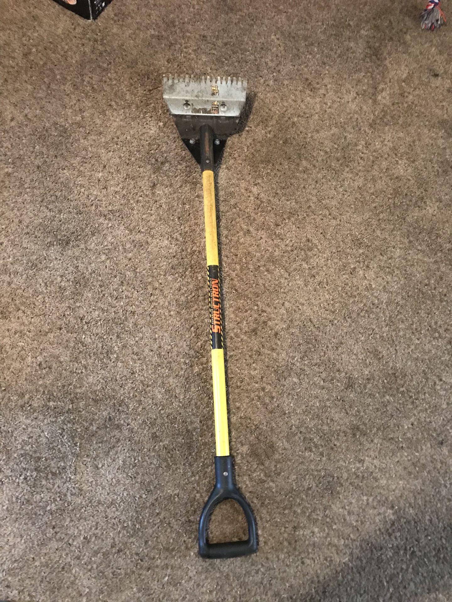 Roofing shovel