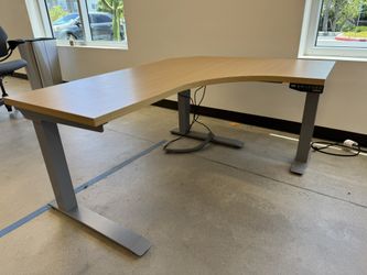 2022 model Herman Miller Motia ®️ L shape electric standing desk