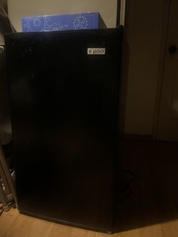 Igloo Mini Fridge