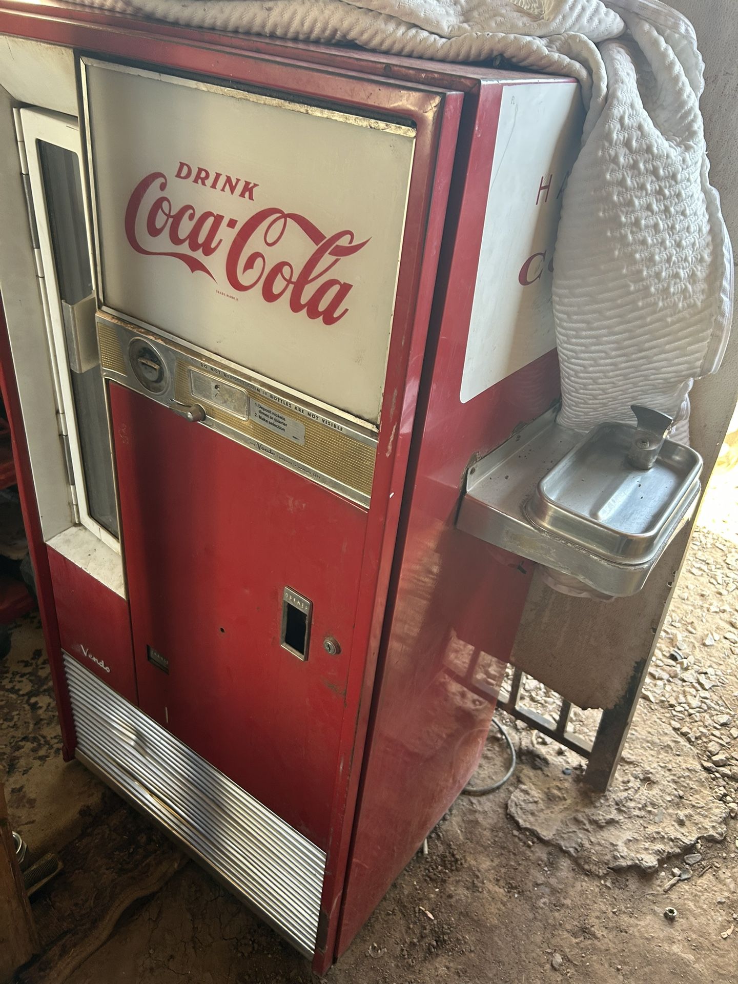 VINTAGE COCA COLA COKE DRINK BOTTLE  SODA MACHINE COOLER Cavalier