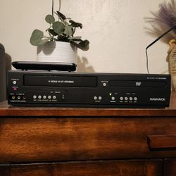 Magnavox DVD/VCR Combo GDV228MG9 VD Player & 4-Head Hi-Fi Stereo VCR Combo
