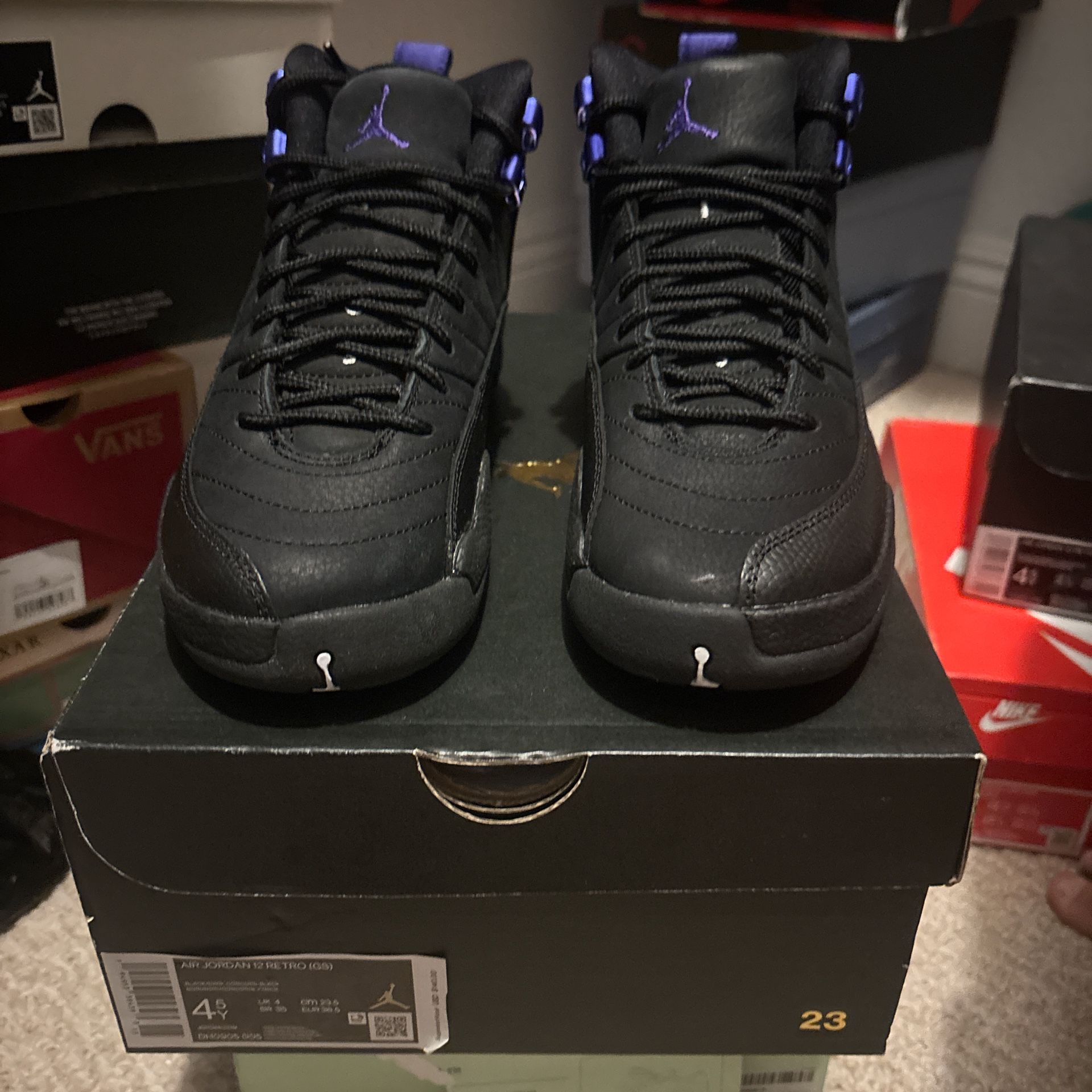 Jordan 12 Retro  Blk/dark Concord 