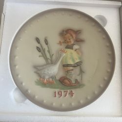 Hummel 1974 Collectible Plate 