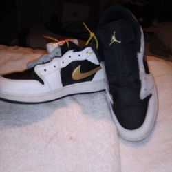 Air Jordan Nikes Shoe🏀👟 Sizes #7y. $45.75 Collectibles.