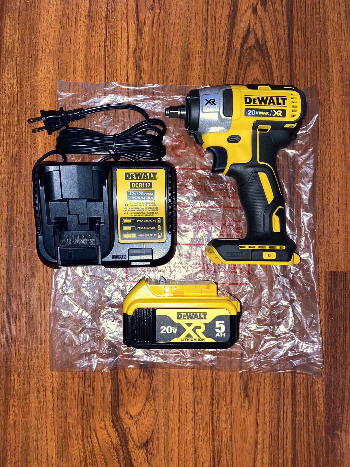 Dewalt 20v Max XR Brushless 3/8” impact wrench (DCF890) (1) dewalt 20v XR max 5.0 Ah Battery (DCB205) (1) 12v/20v Charger