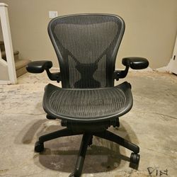 Herman Miller Aeron Chair - Size B - Fully Loaded (Needs Repair)
