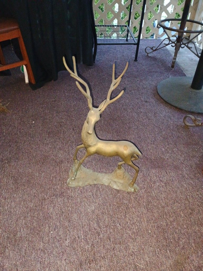 Outdoor deer decor