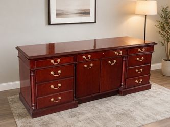 Grand office desk w/Drawers