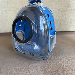 Pet carrier/carrying case