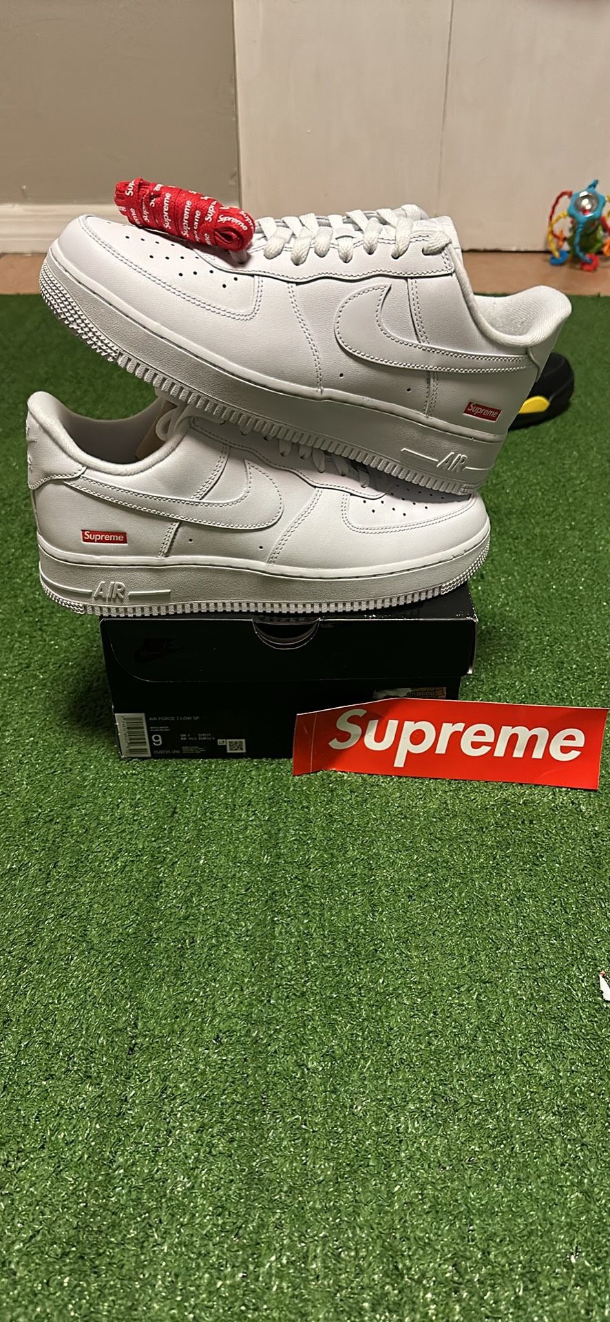 Nike Air Force 1 Low “ Supreme White “