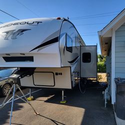 2018 Hideout 5th Wheel