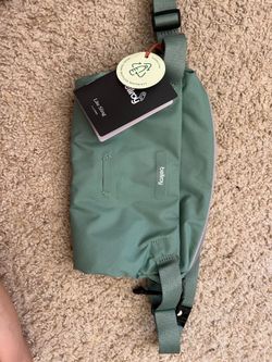 Bellroy lite sling bag