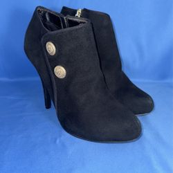 Size 7.5 Guess Heels
