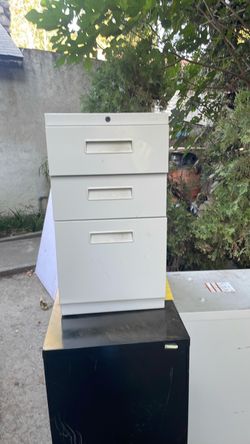 3 archiveros