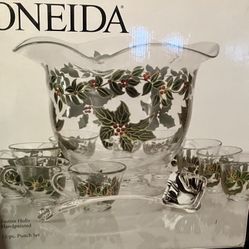 Oneida Hand Painted Christmas Punch Bowl With 9 Cups And Ladle 