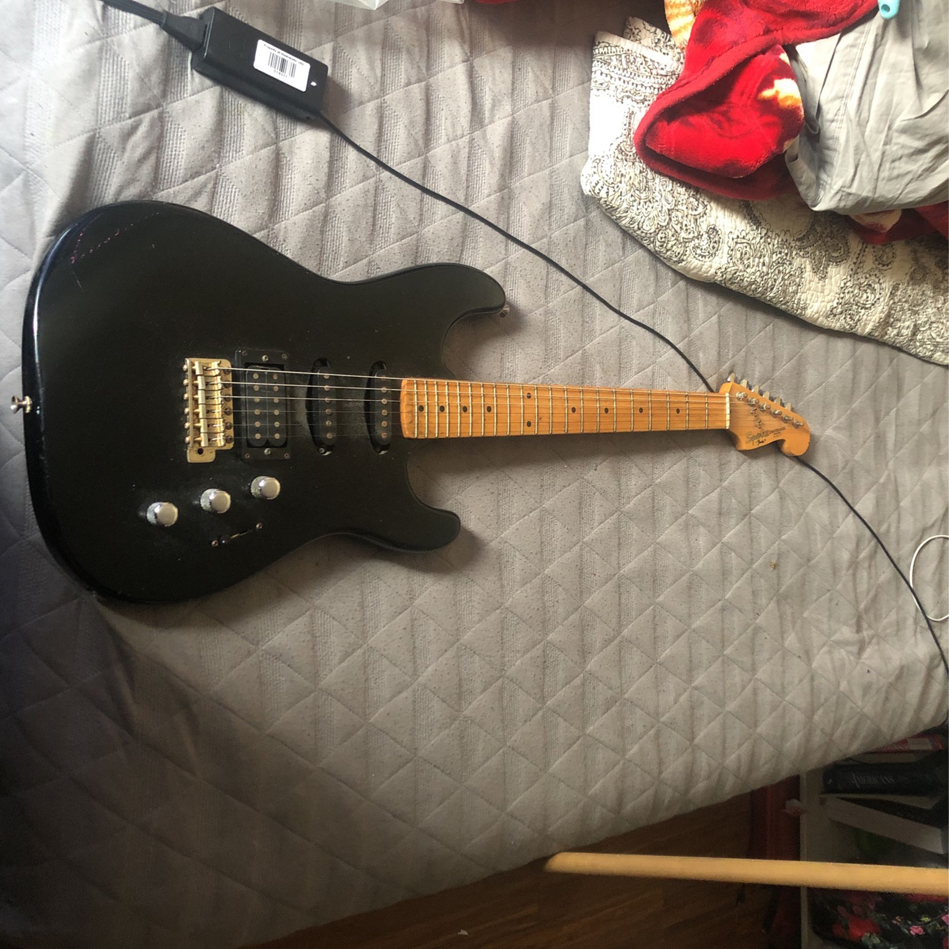 Squier 2 Guitar / Stand