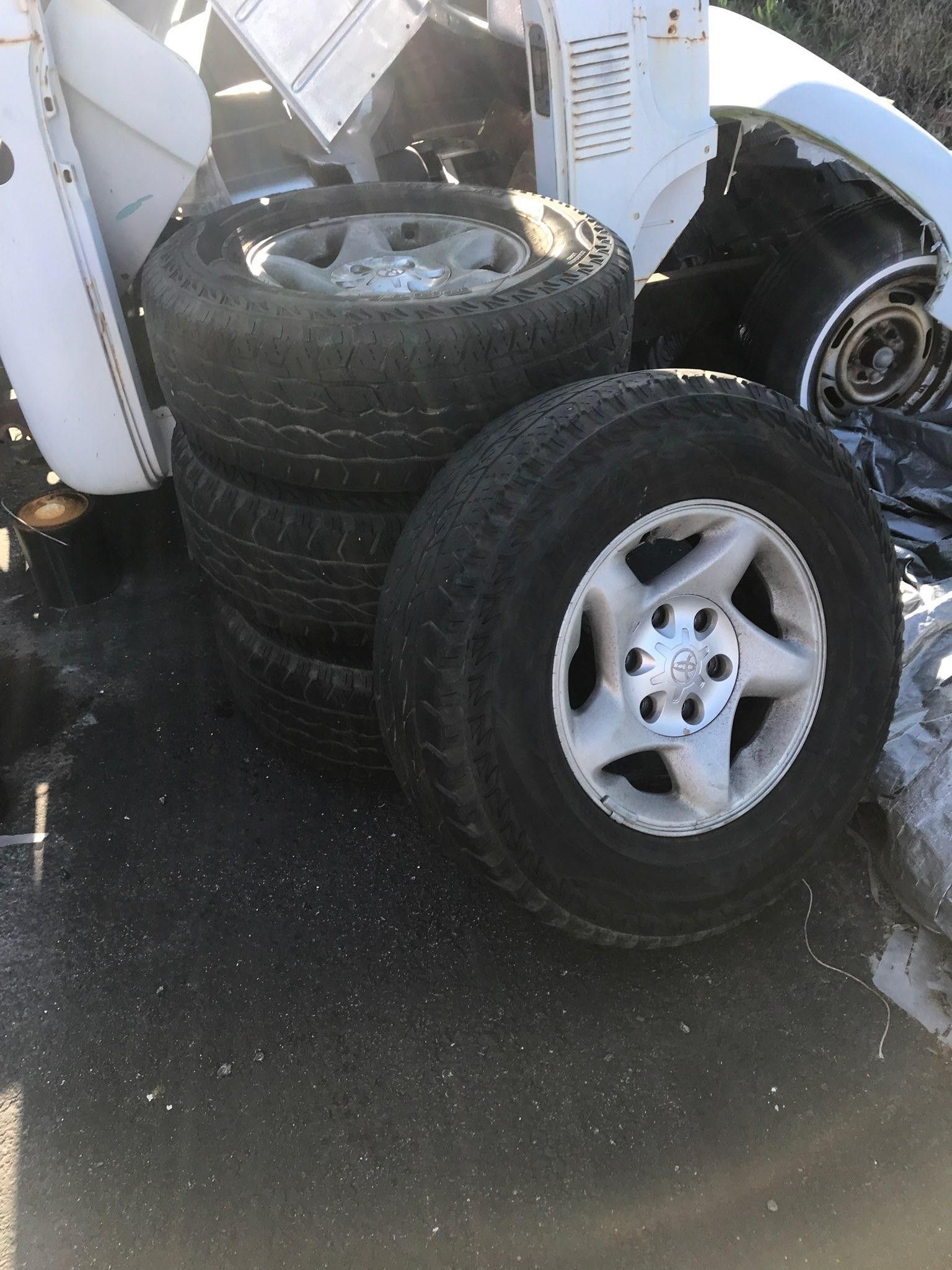 Used toyota tacoma '03 tires