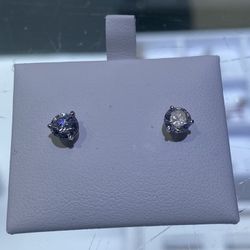 14 kt  white gold 1ct Diamond stud Earrings W/ screw backs