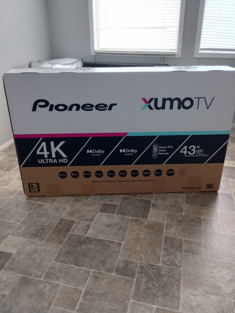 Xumo TV Pioneer 4K ULTRA HD 43" LED