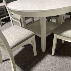 OM• $38 Initial • Brand New// 5 Piece Chairs And Table 