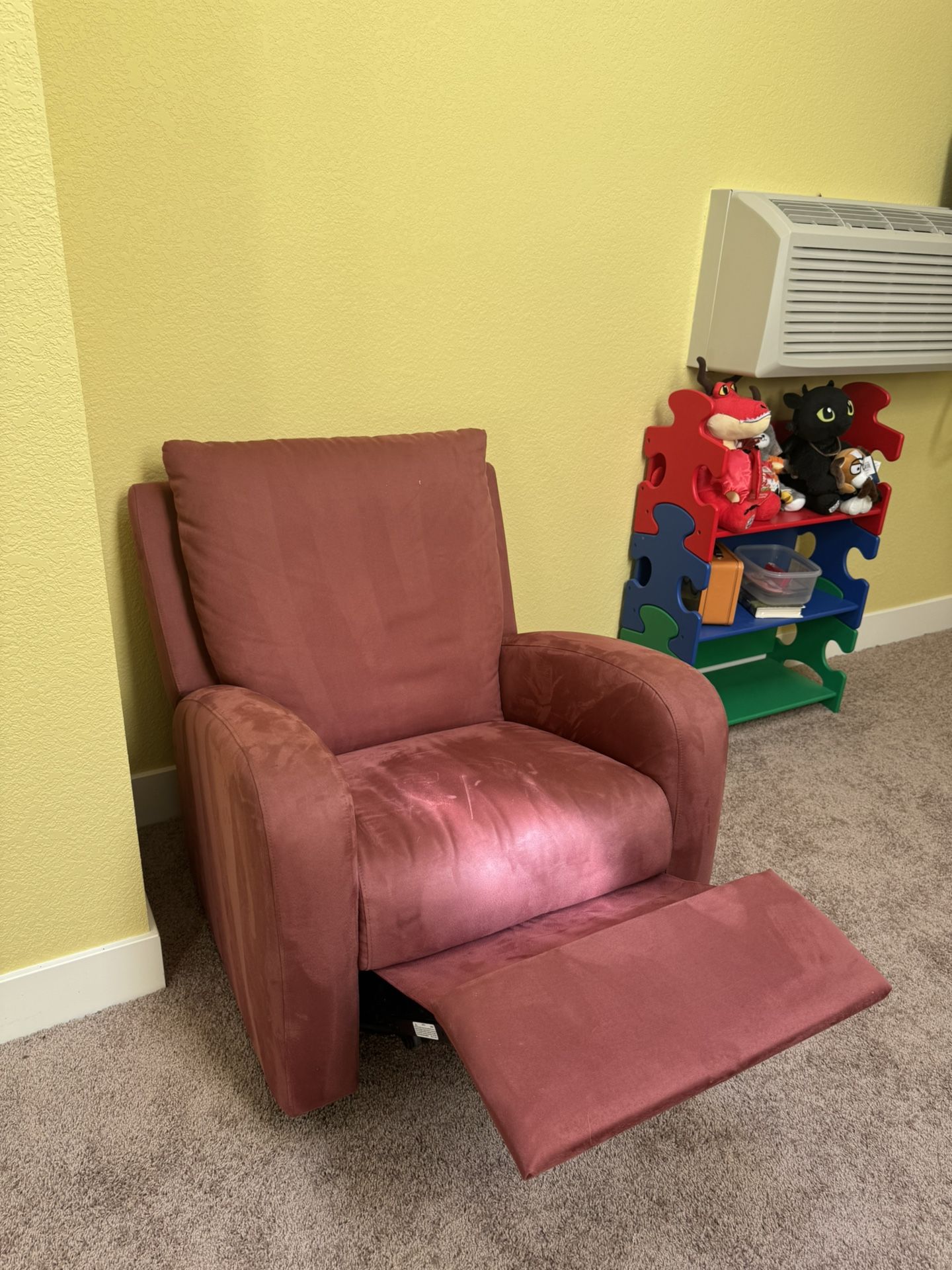 Microfiber Terracotta Recliner – Comfortable & Stylish!
