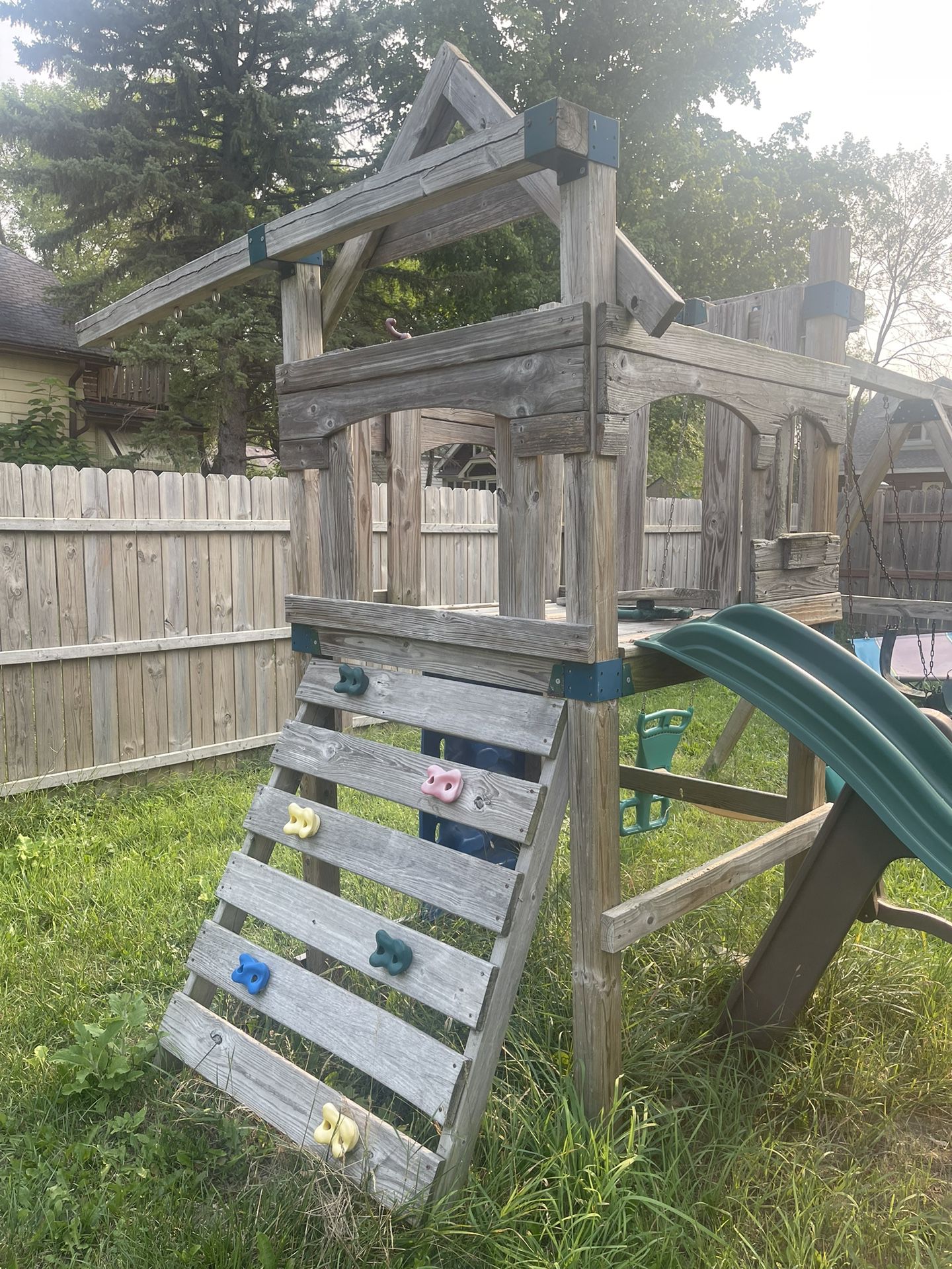 Children’s Swing Set With Swings And Slide