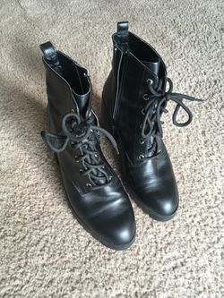 Almost brand new black boots - Size 10
