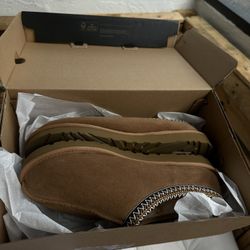 Men’s 11 Tasman Uggs never worn 