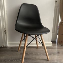 Set Of 8 Midcentury Modern Dining Chairs - Black Back With wooden base