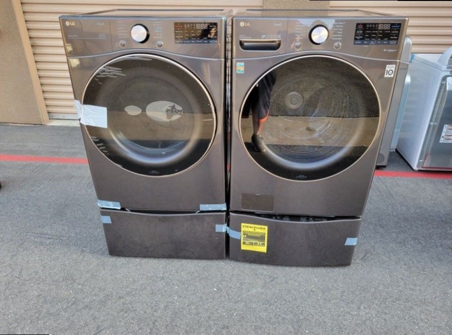 LG thinQ washer and  dryer w pedestals / Small washer in the pedestal