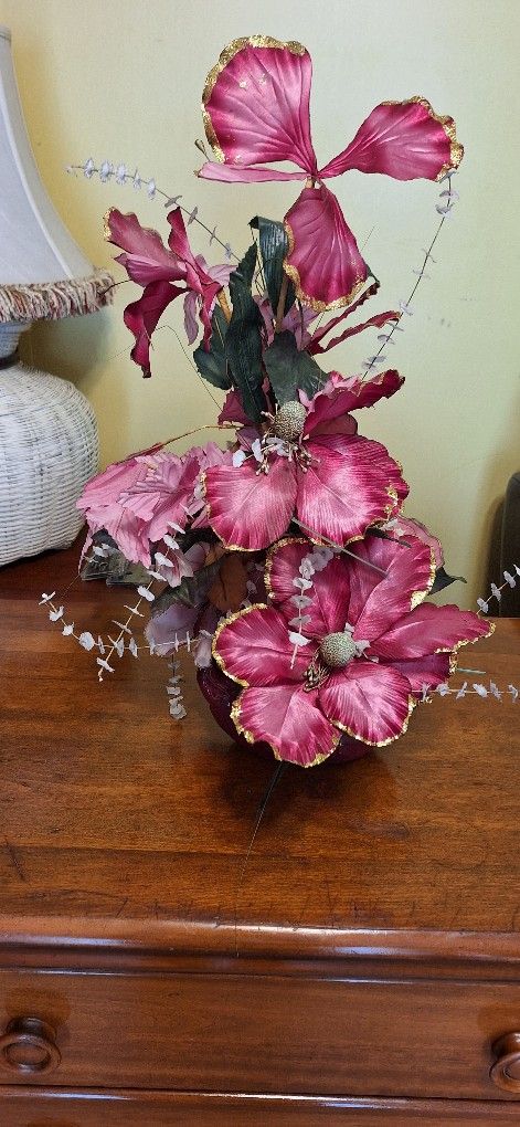 FLORAL ARRANGEMENT. 